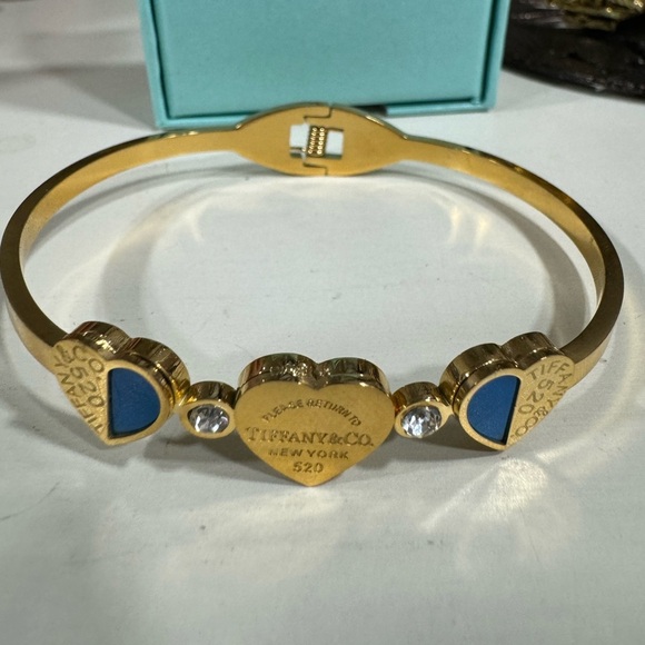 Bracelet - Picture 1 of 5